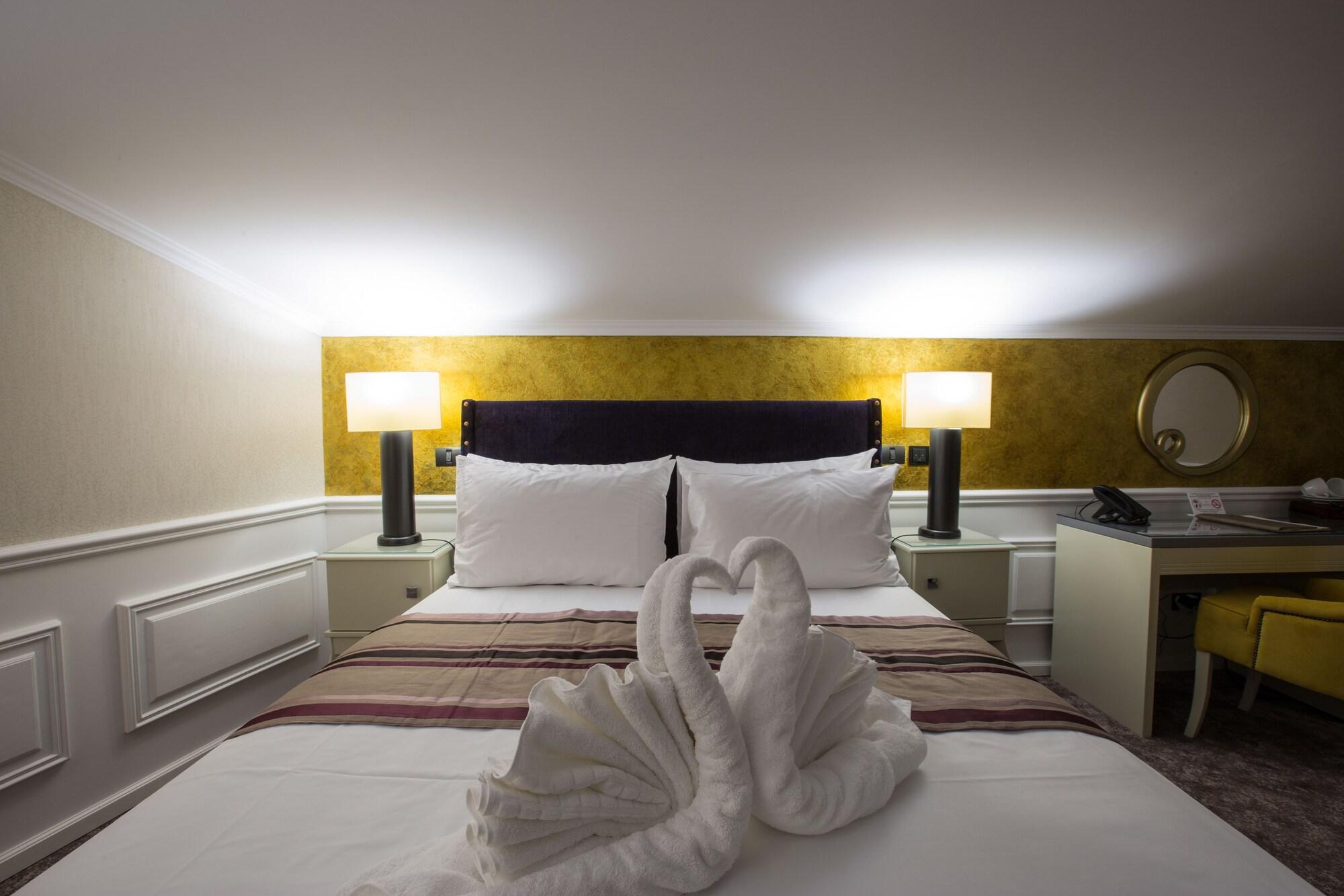 Peninsula Boutique Hotel Constanta Bagian luar foto
