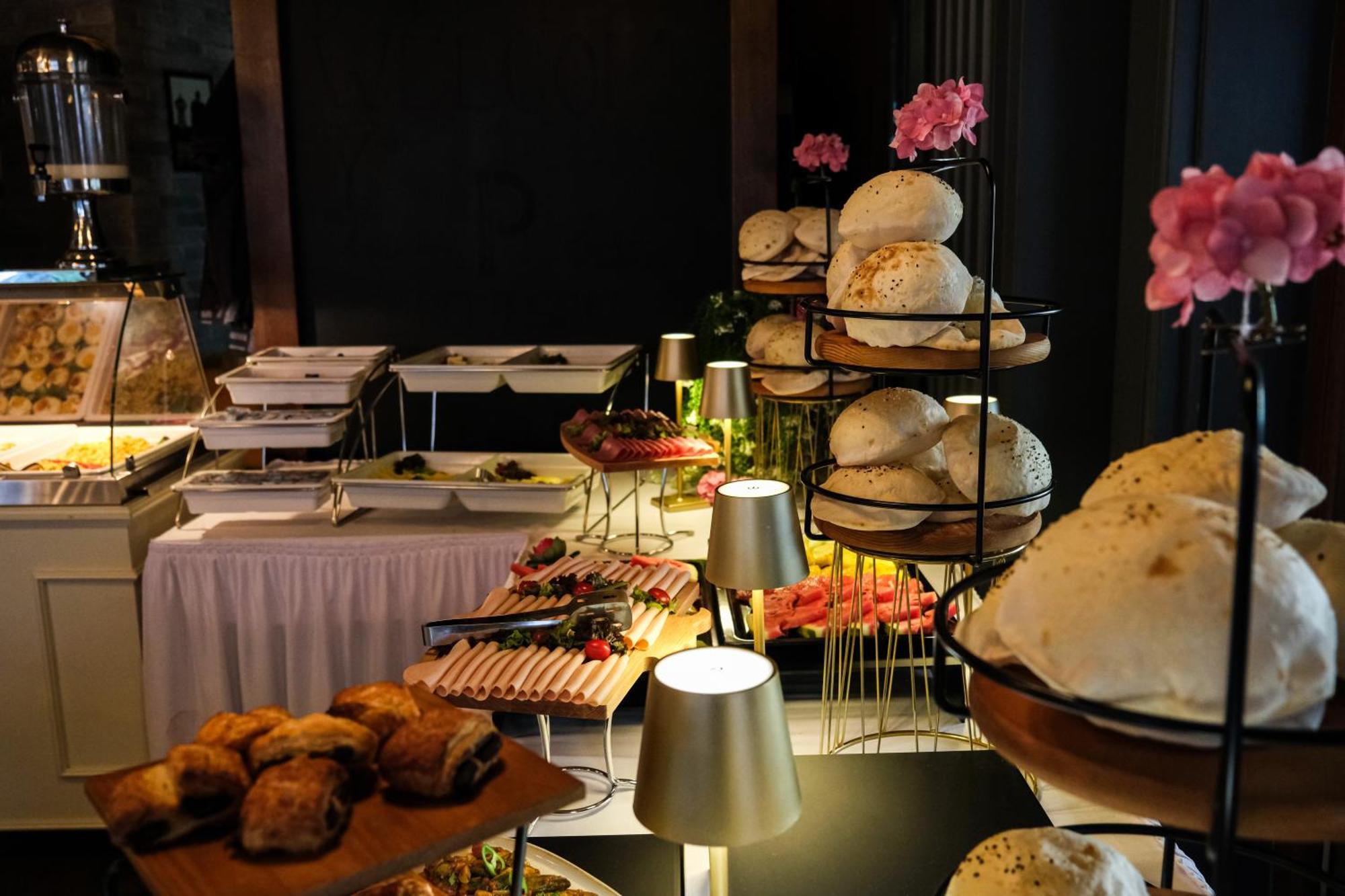 Peninsula Boutique Hotel Constanta Bagian luar foto